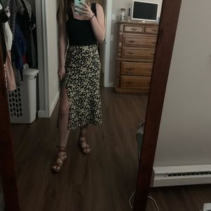 Size 0 xs midi skirt from Abercrombie. Nice condition and very cute!